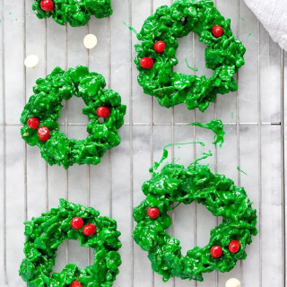 White Chocolate and Peppermint Christmas Wreath Cookies