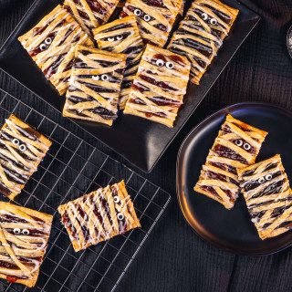 Yummy Mummy Halloween Hand Pies-image