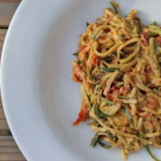 Zucchini Spaghetti with Goat Cheese and Sun Dried Tomatoes
