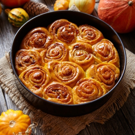 pumpkin-cinnamon-rolls