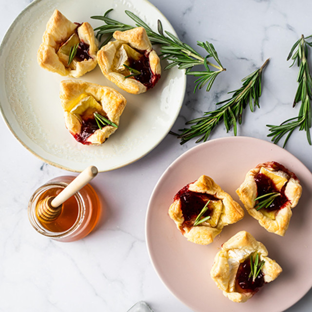 Easy and Crowd-Wowing Holiday Appetizer: Cranberry Honey-Brie Bites