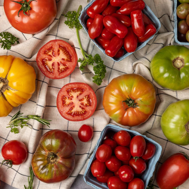 10 Types of Tomatoes and How To Use Them in Your Kitchen