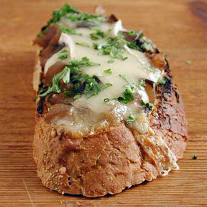 Roasted Garlic & Brie Toasts
