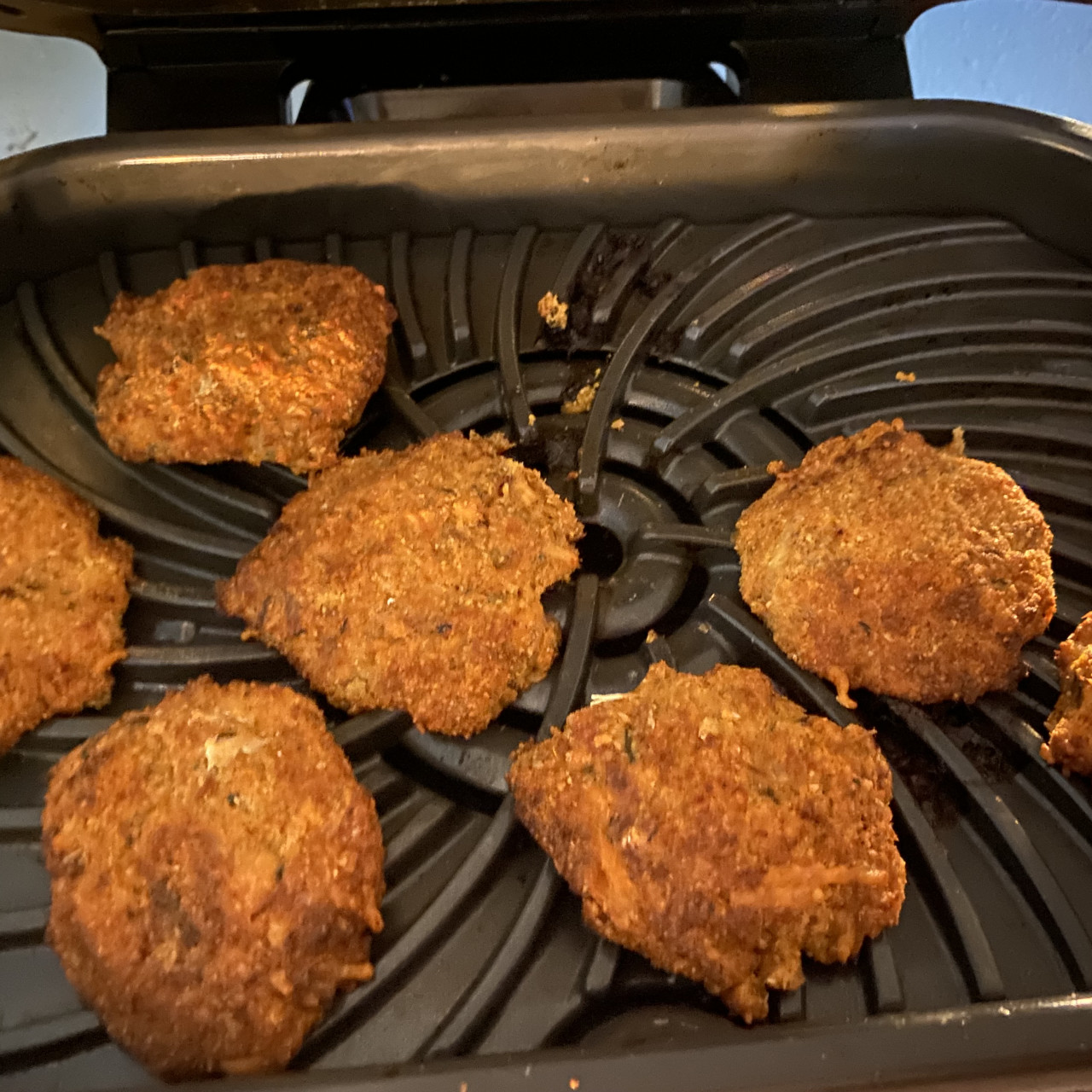 Air fryer salmon burgers