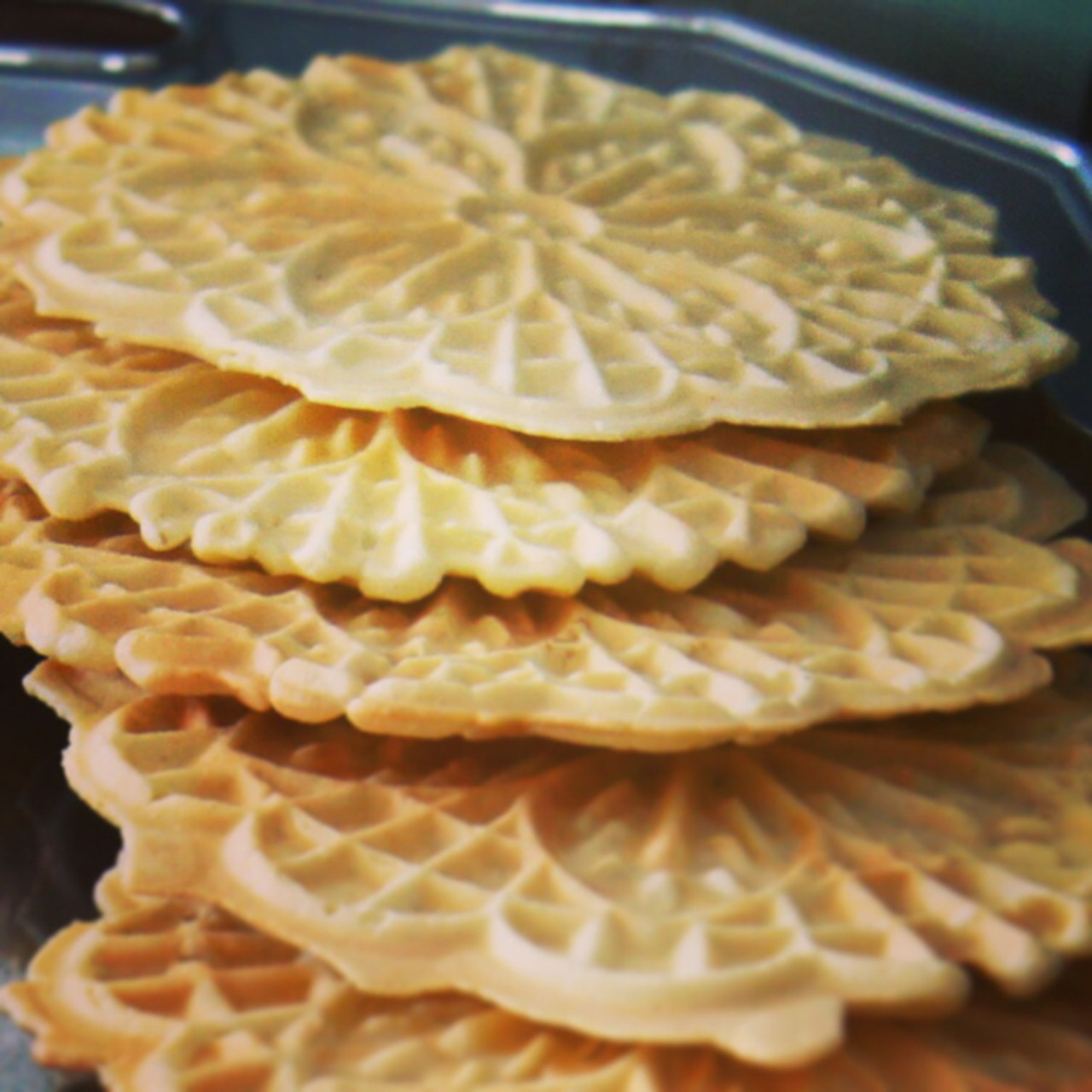 Aunt Vi's Pizzelles