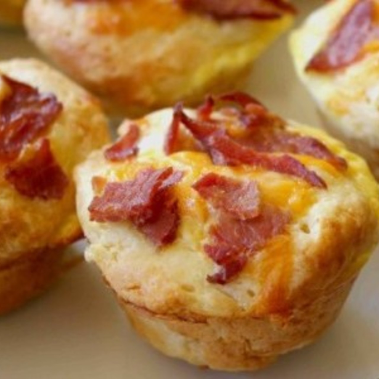 Bacon, Egg, &amp; Cheese Muffins