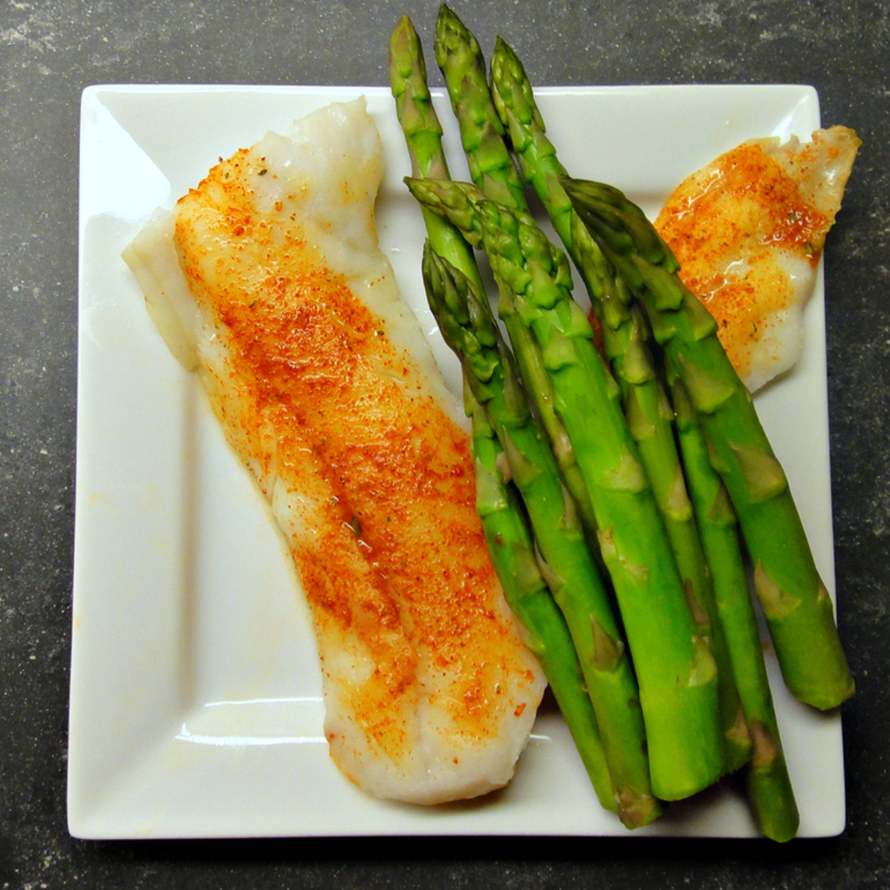 Cajun Spice Tilapia and Asparagus (DailyBurn Ignite)