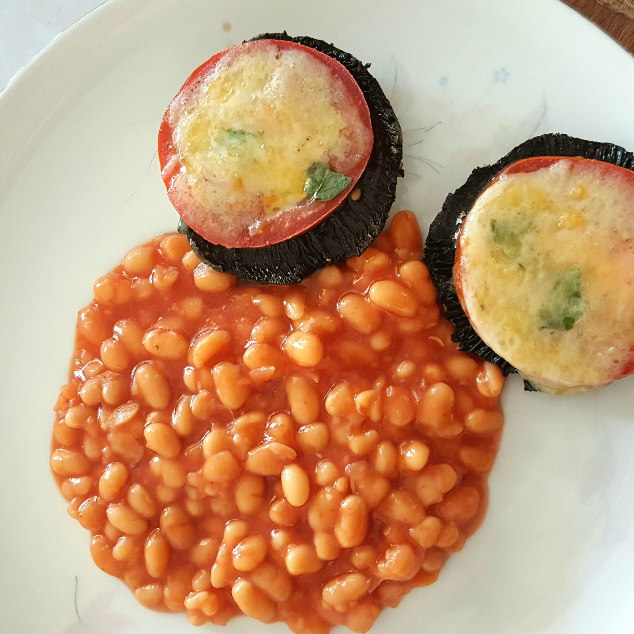 Cheesy baked beans