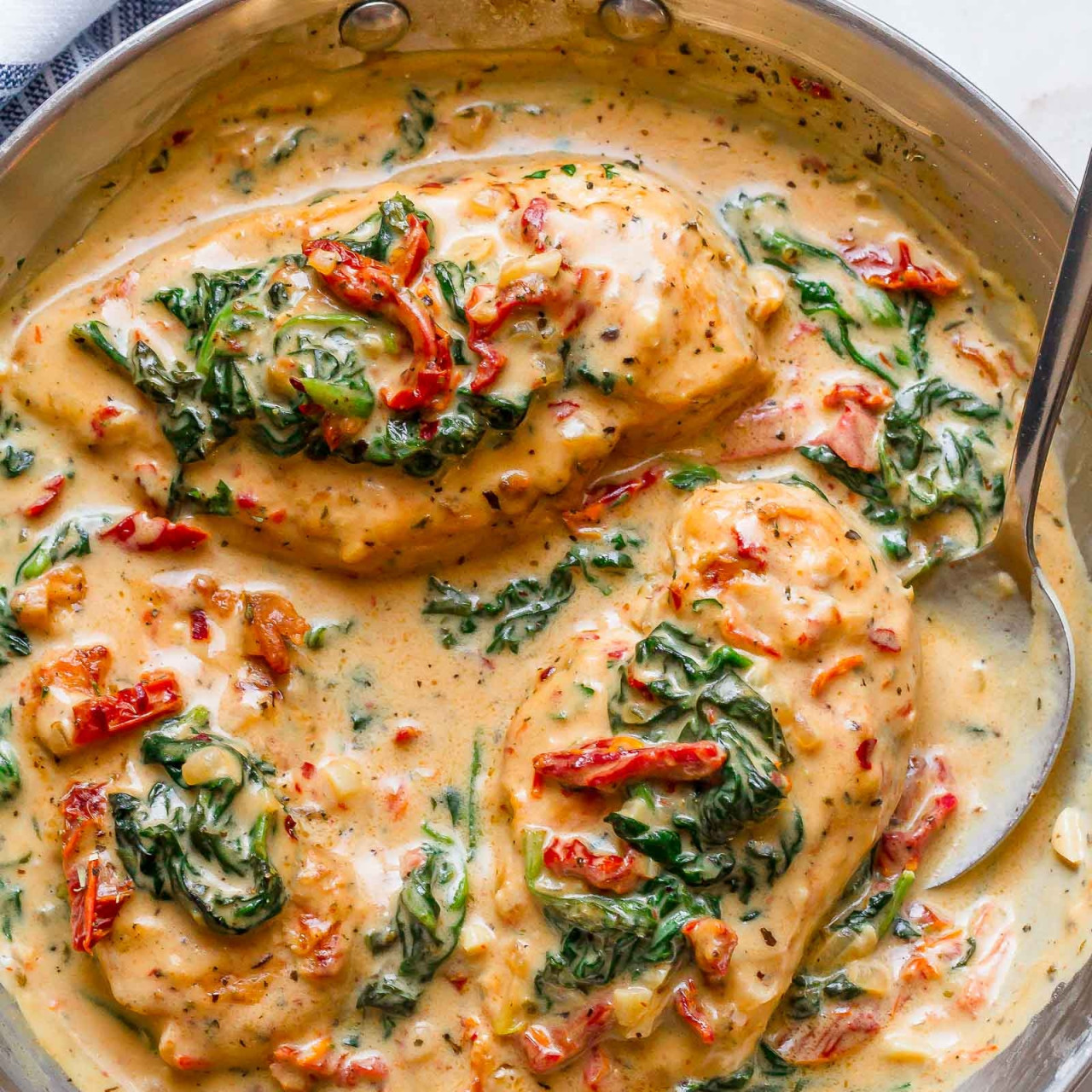 Chicken With Spinach In Creamy Parmesan Sauce 8372d8e79bef48ba9490a34f 