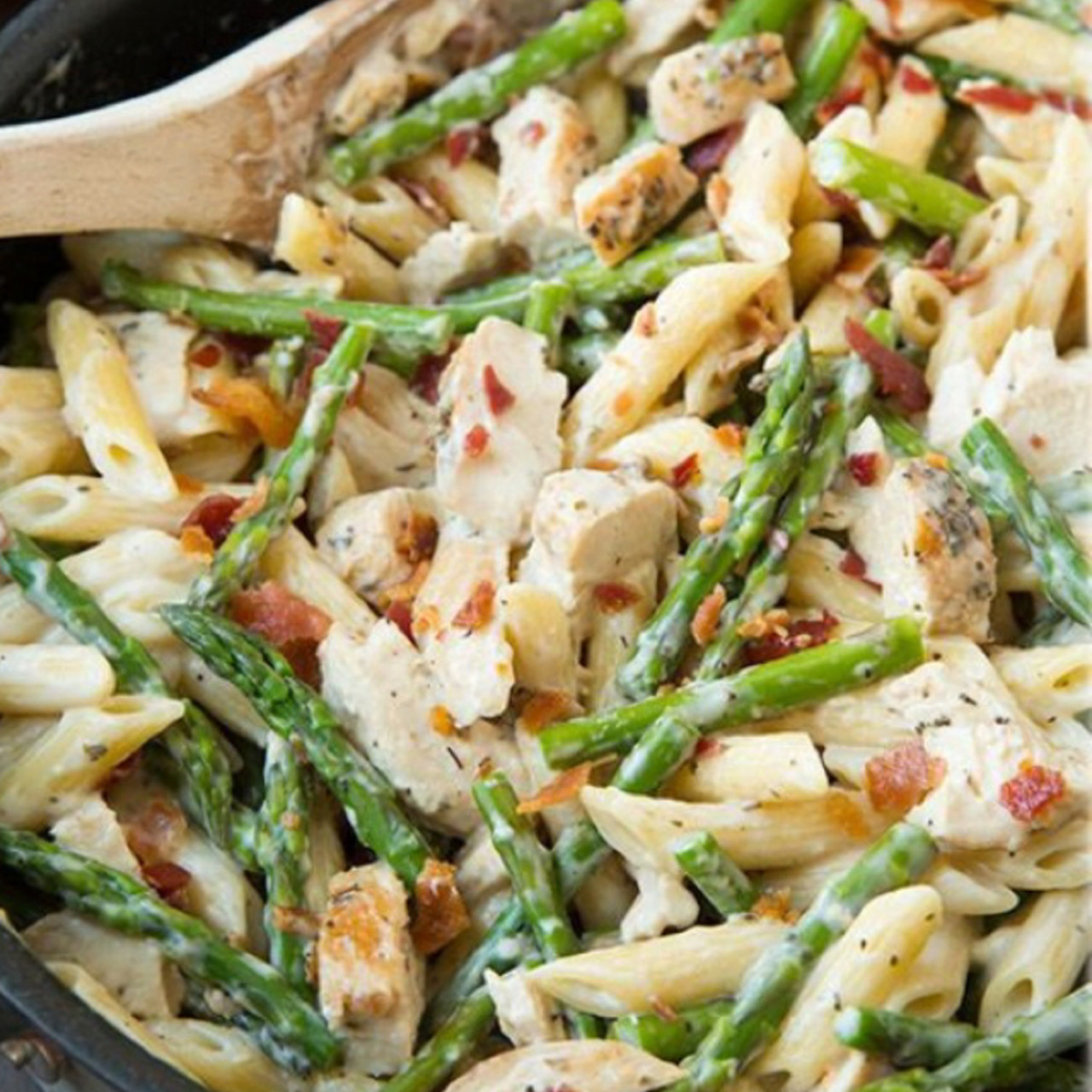 Creamy Chicken and Asparagus Pasta