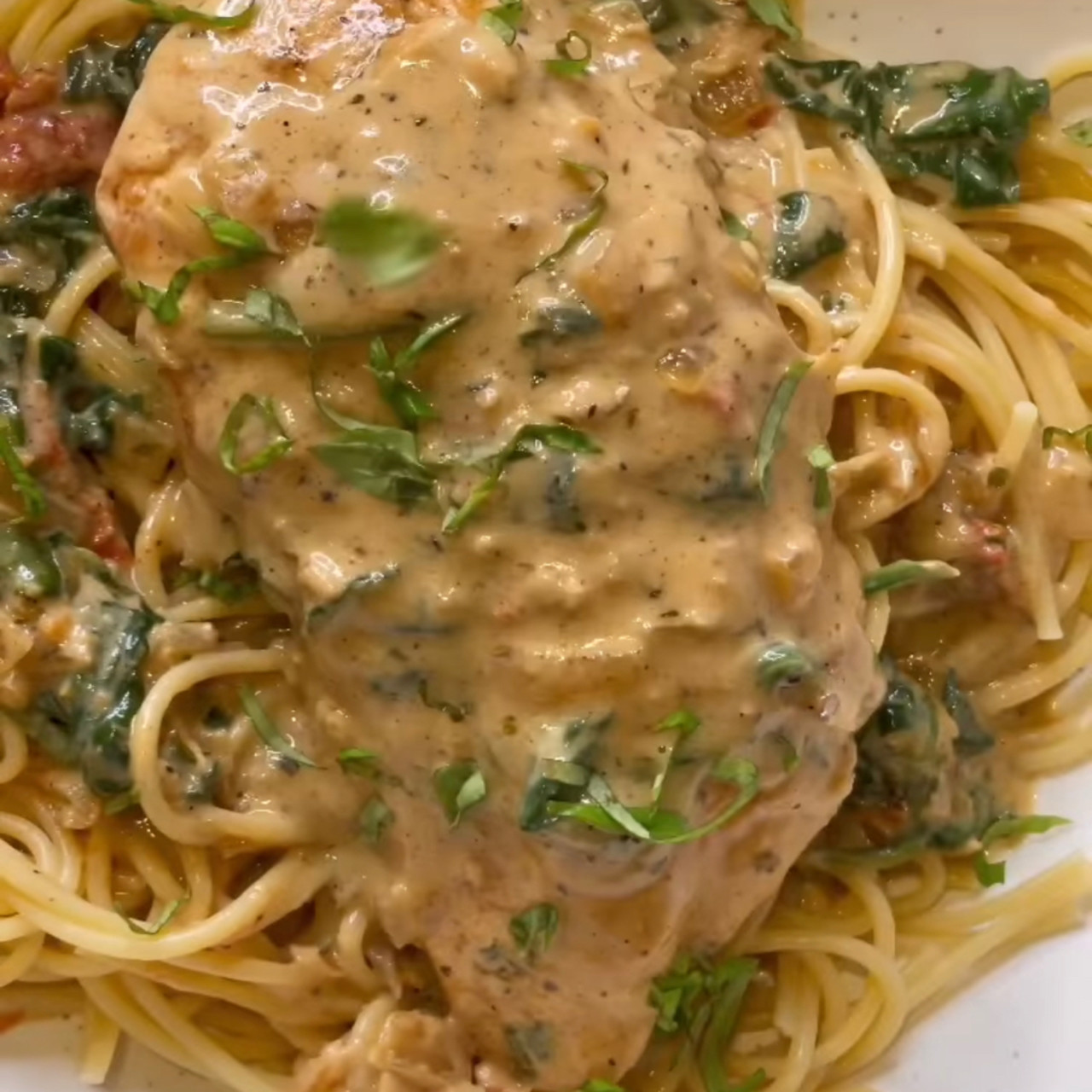 Creamy Chicken Spinach Spaghetti