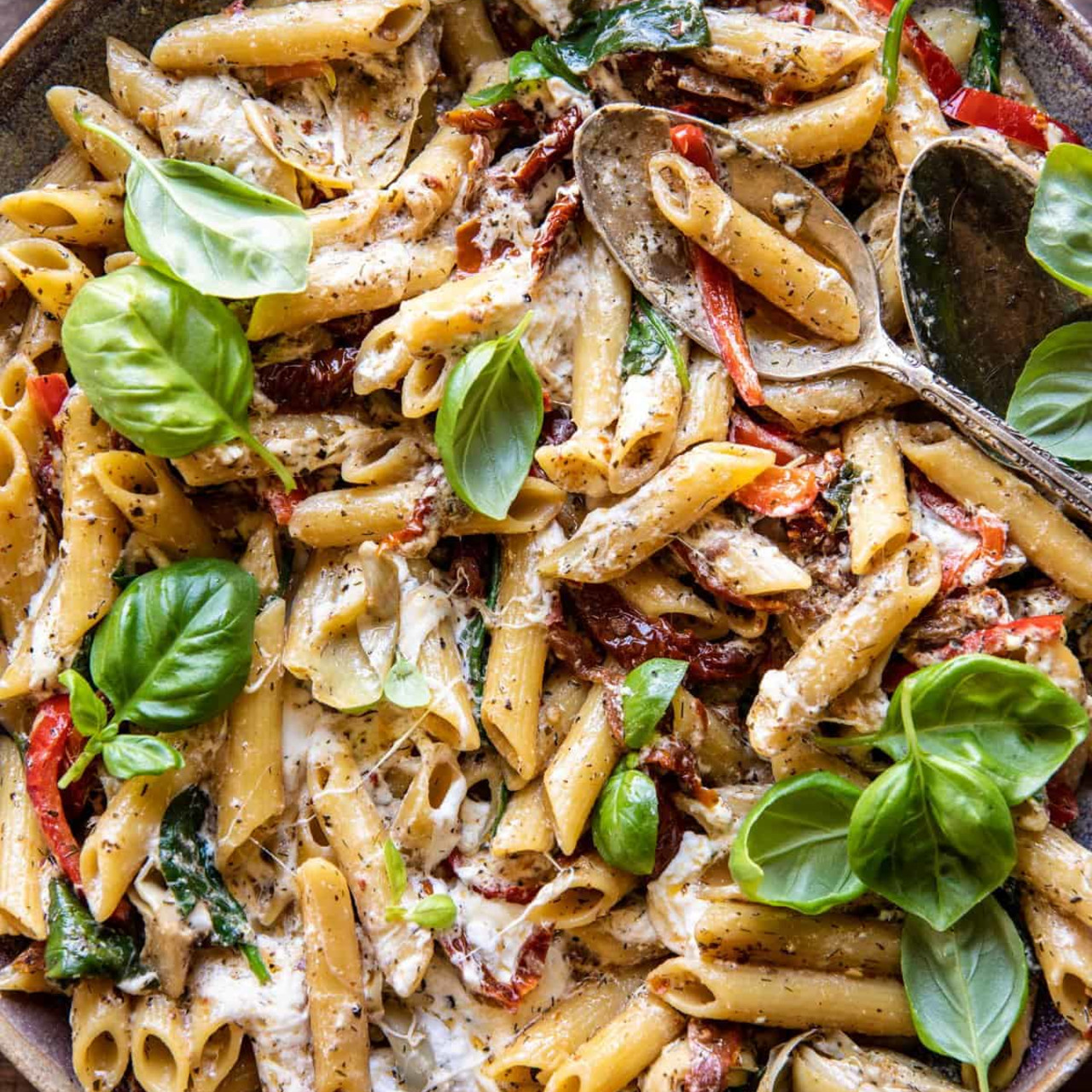 Creamy Spinach Artichoke & Sundried Tomato Pasta