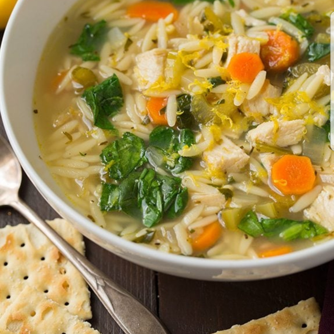 Какой вкусный суп из курицы. Суп с орзо. Суп с орзо рецепт. Суп с Ризони. Куриный суп с орзо.