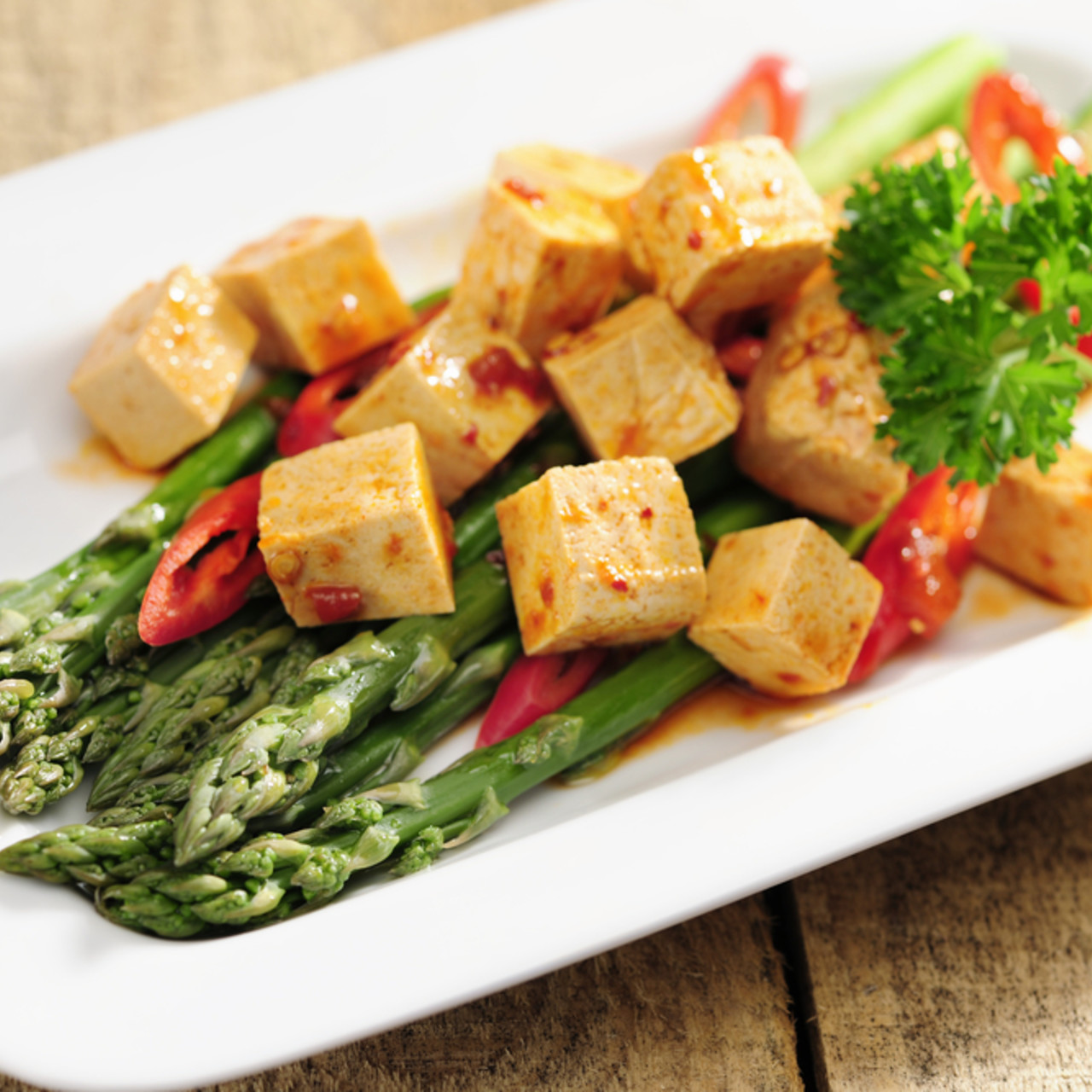 Диетические овощи на сковороде. Тофу. Тофу со спаржей. Тофу с мясом. Тофу с овощами по-китайски.