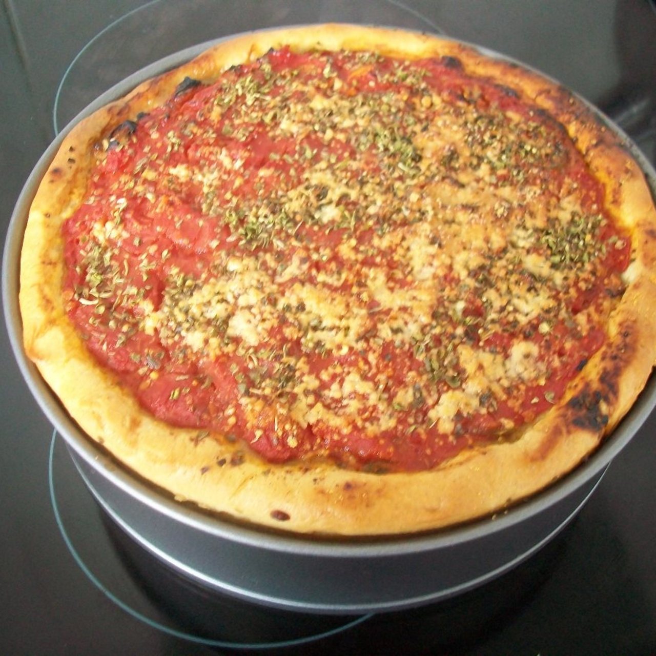 Deep pan pizza - lækker Chicago-style pizza 