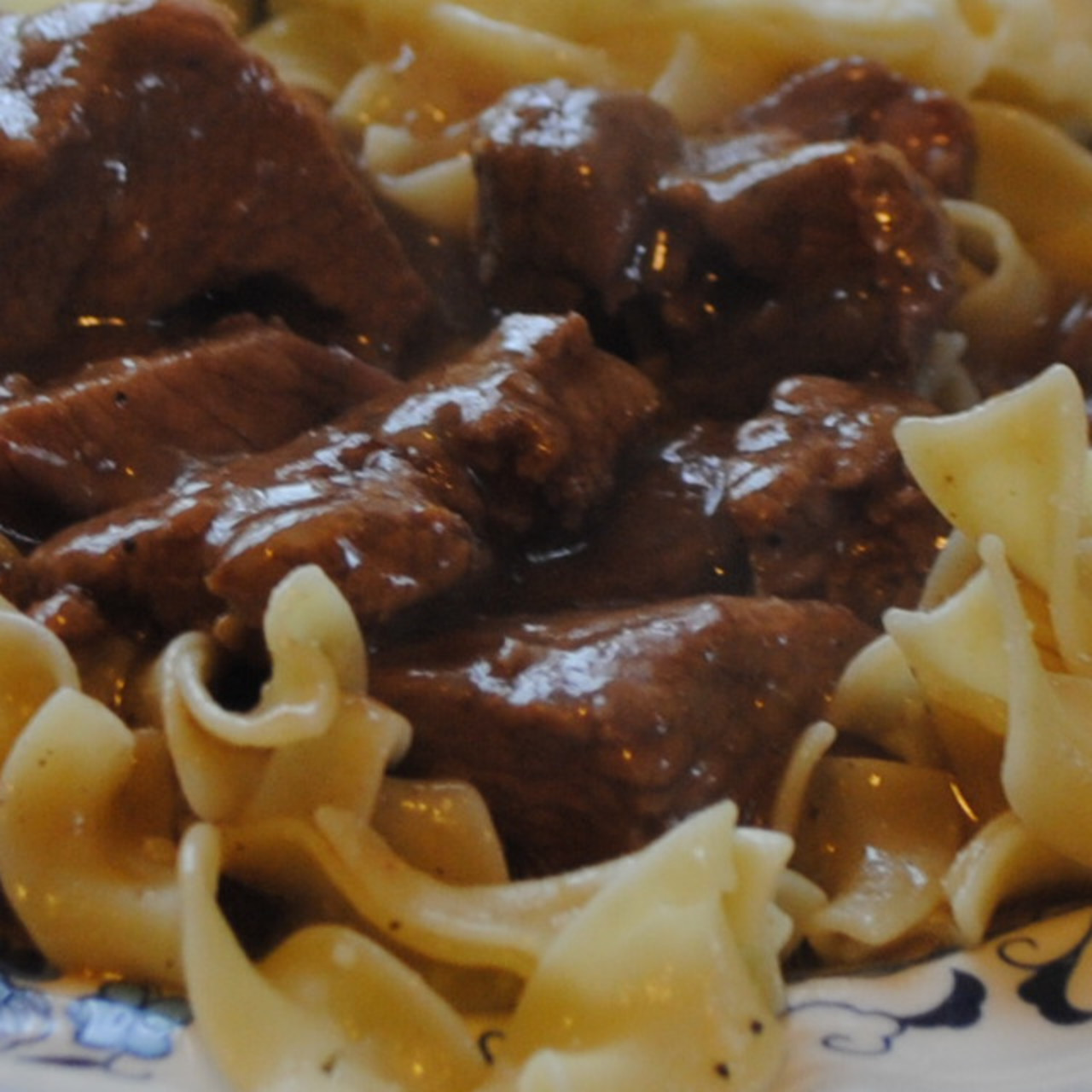 Slow Cooker Steak and Noodles