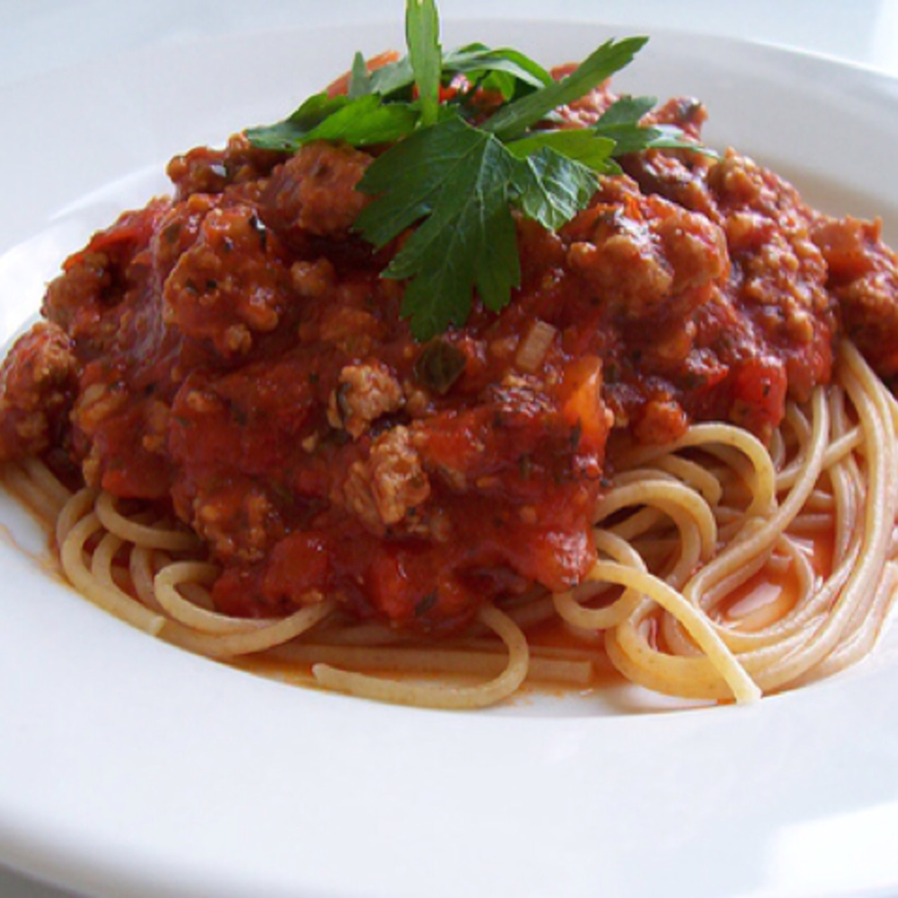 Спагетти. Спагетти с фаршем. Спагетти с фаршем и томатной пастой. Макароны с кетчупом. Фарш с томатной пастой для макарон