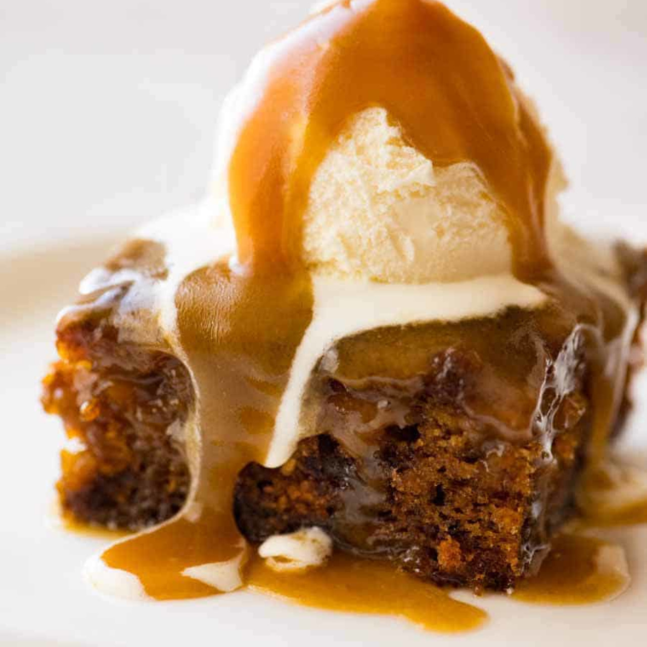 Sticky date sponge pudding(dessert)