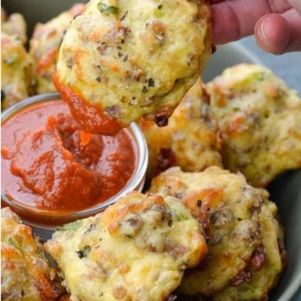 https://bigoven-res.cloudinary.com/image/upload/t_recipe-1280/supreme-pizza-puffs-keto-low-carb-2caf9d08a9f51dfee518b919.jpg