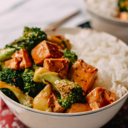 10-Minute Broccoli Tofu Bowls