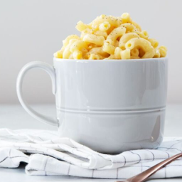 10-Minute Macaroni and Cheese in a Mug