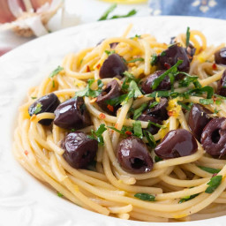 10-Minute Pasta with Olives {VIDEO}