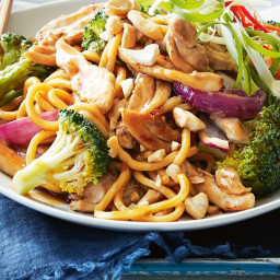 15-minute chicken, broccoli and cashew stir-fry