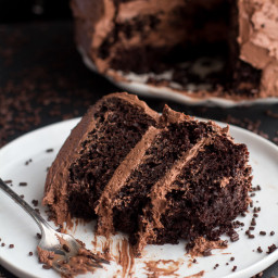 2-layer-cake-simple-chocolate-birthday-cake-with-whipped-chocolate-1305528.jpg