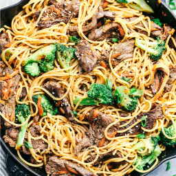 20 Minute Garlic Beef and Broccoli Lo Mein