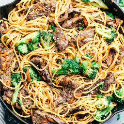 20-minute-garlic-beef-and-broccoli-lo-mein-2017055.png