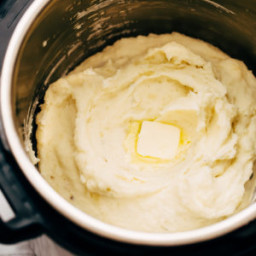 20 Minute Garlic Herb Instant Pot Mashed Potatoes
