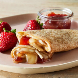 3-Ingredient Brie & Jam Wrap Is an Easy 10-Minute Lunch Idea