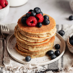 3 Ingredient Healthy Oatmeal Pancakes (No Flour, Added Sugar, Milk, Butter 