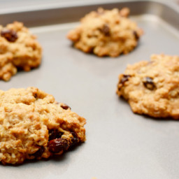 3-Ingredient Oatmeal Raisin Cookies