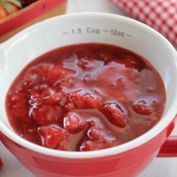3-ingredient-strawberry-sauce-b2a30b.jpg