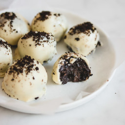 3-Ingredient White Chocolate Oreo Truffles
