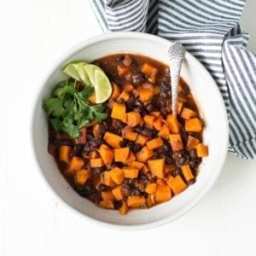5-Ingredient Black Bean and Sweet Potato Chili (Slow Cooker, Instant Pot)