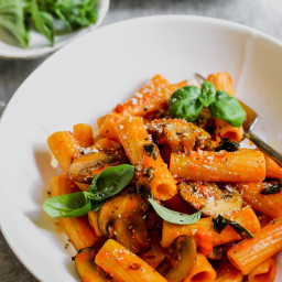 5 Ingredient Roasted Red Pepper Pasta with Mushrooms