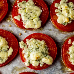 5 Minute Broiled Tomatoes with Blue Cheese