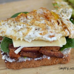 5 Minute Egg and Cheese Sandwich {with bacon, spinach and avocado}