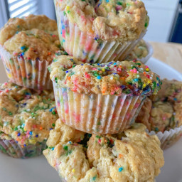 8 Ingredient Sprinkle Cupcakes