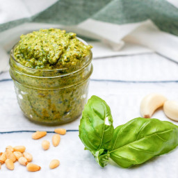 A 10-Minute Recipe for Vegan Pesto Sauce