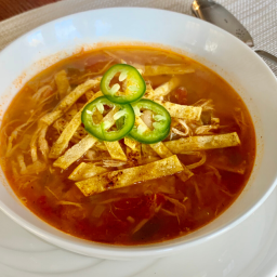 A Noom nerd's low-calorie chicken tortilla soup recipe
