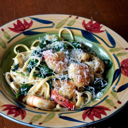A Simple and Fast Recipe for Pasta with Shrimp and Spinach