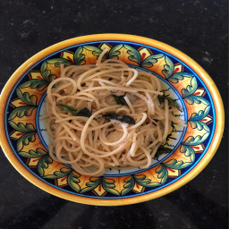 aa Pasta with Garlic and Olive Oil (Pasta Aglio e Olio)