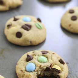 THE BEST EVER CHOCOLATE CHIP COOKIES
