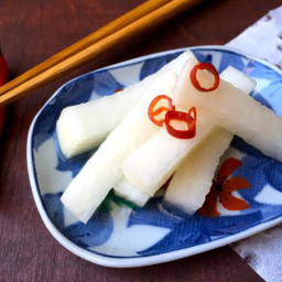 Addictive Sweet, Tangy, and Spicy Japanese Daikon Pickles (Tsukemono)