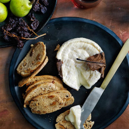 Aged goat’s cheese and toasted walnut bread