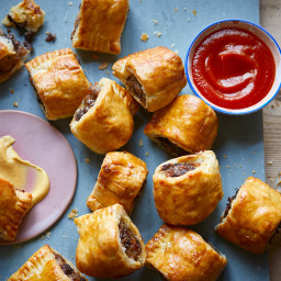 Air fryer sausage rolls with black pudding 