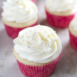Almond Cupcakes with Whipped Almondbutter Cream Frosting